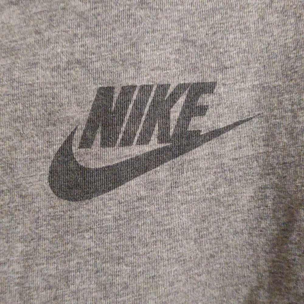 Vintage Nike Women's Medium 3/4‎ Sleeve Gray Graphic Tee